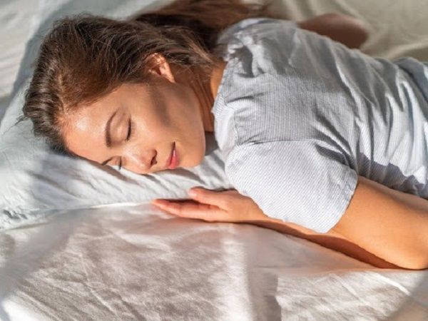 ngủ sai tư thế là nguyên nhân dẫn đến đau cổ